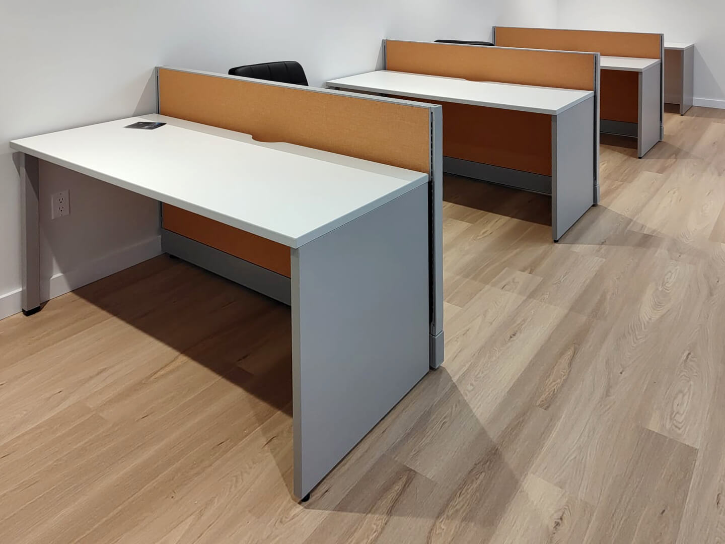 NY-office-furnituer-arprop1mjmp-111423-05.jpg